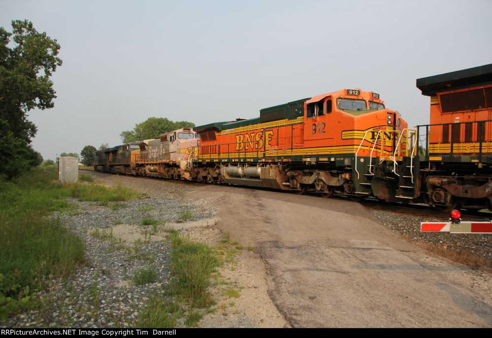 BNSF 912 on M332 